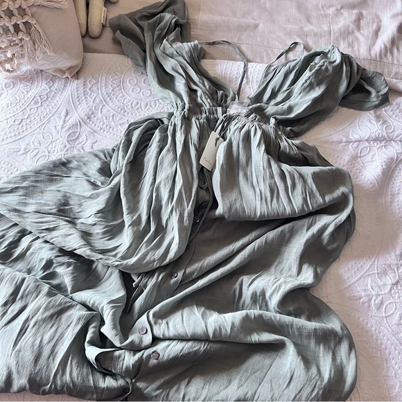 Chic Gray Maxi Dress with Ruffle Sleeves - Picture 5 of 7